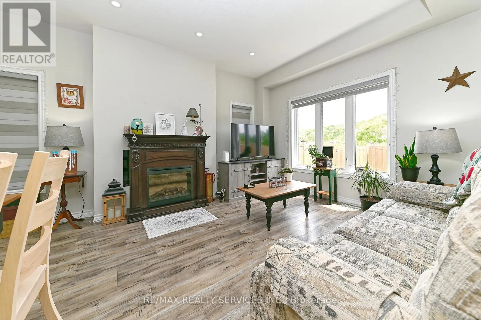 1320 CALAIS DRIVE