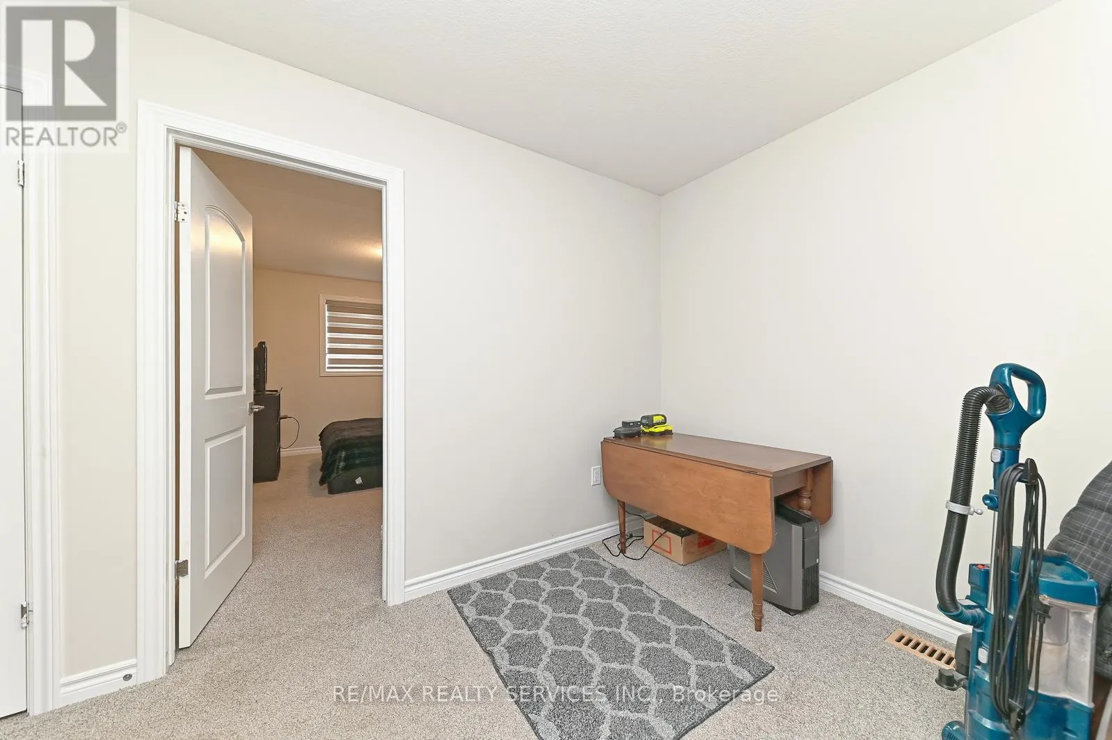 1320 CALAIS DRIVE