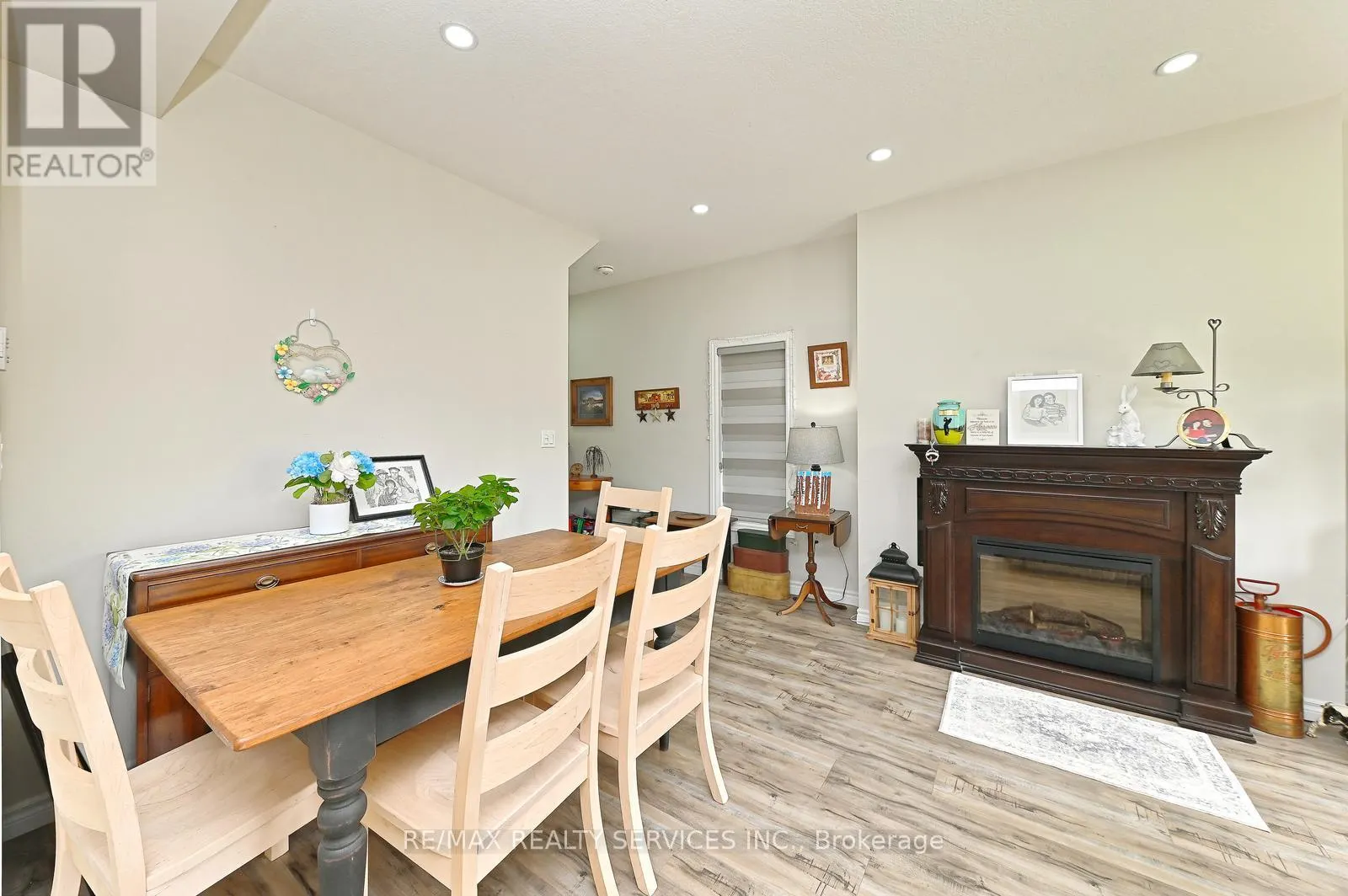 1320 CALAIS DRIVE