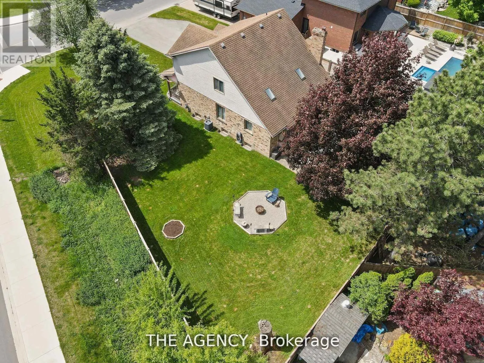 106 SPRUCESIDE CRESCENT