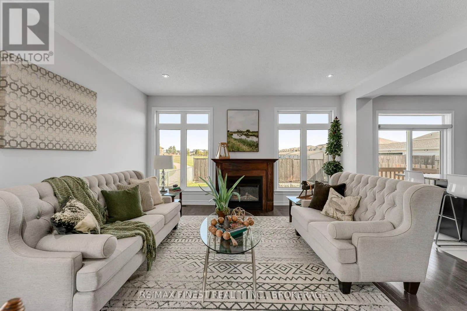 516 SAVANNAH COURT