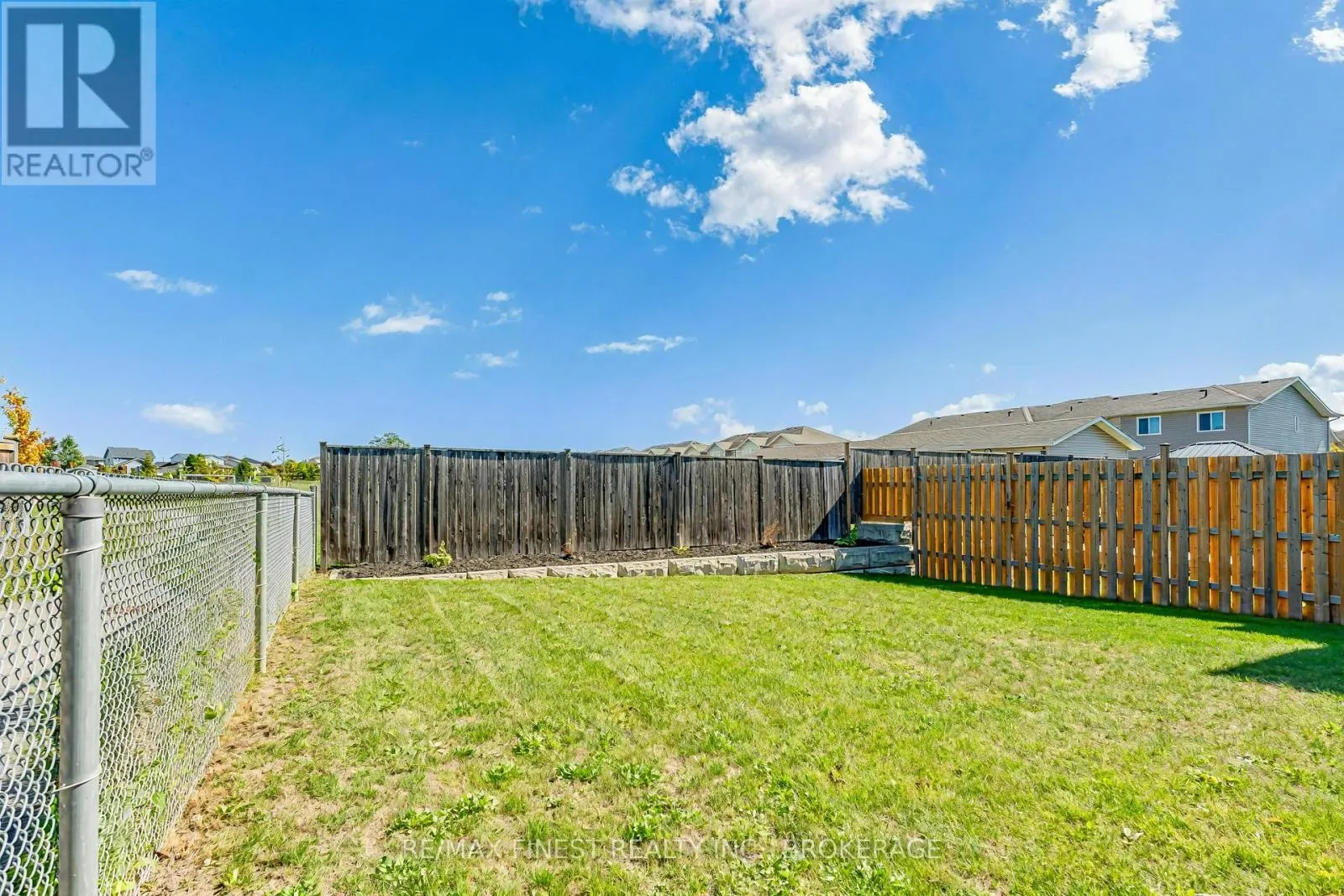 516 SAVANNAH COURT
