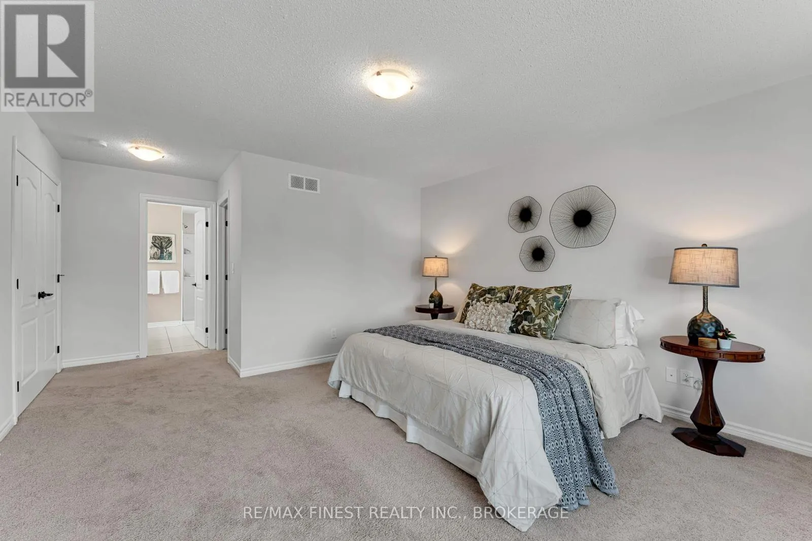 516 SAVANNAH COURT