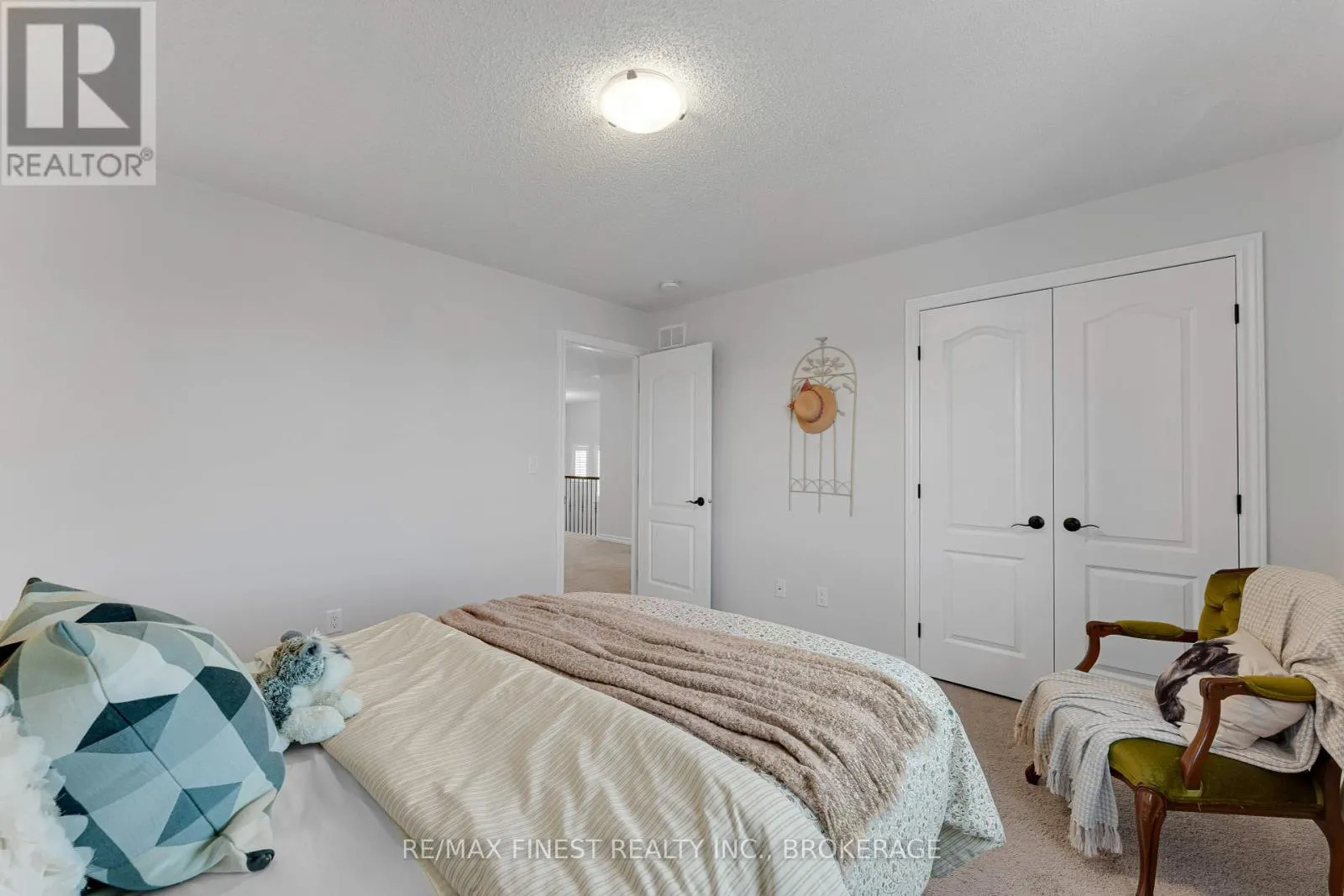 516 SAVANNAH COURT