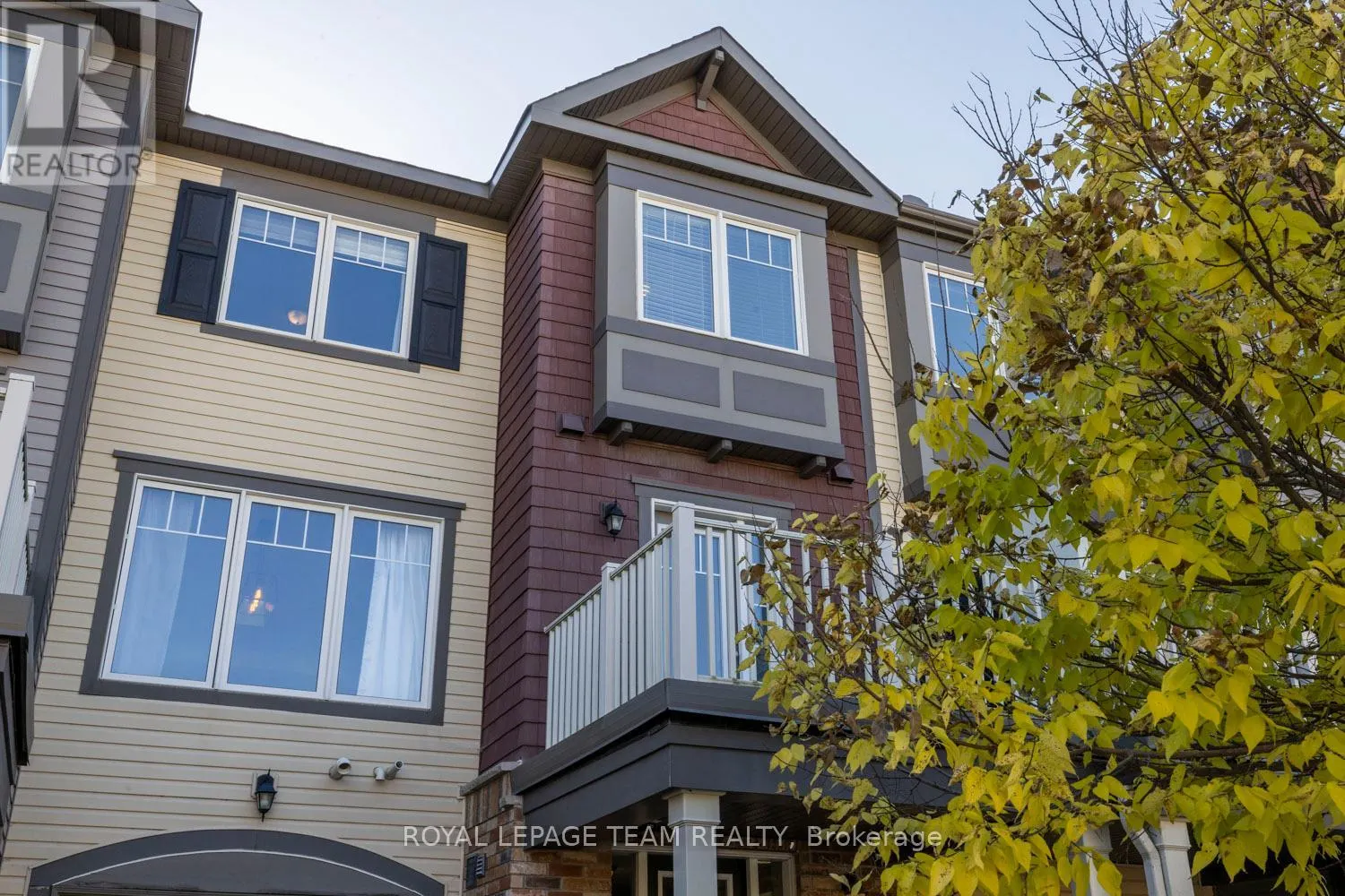 552 FOXLIGHT CIRCLE