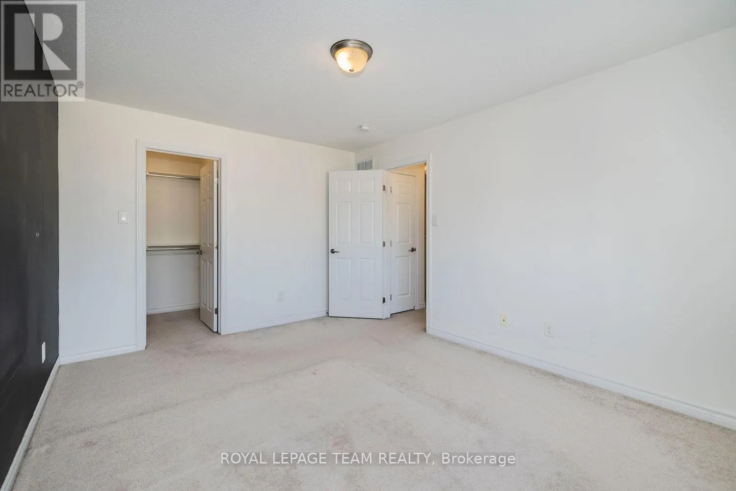 552 FOXLIGHT CIRCLE