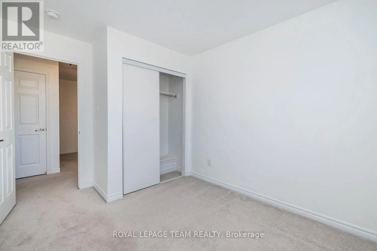 552 FOXLIGHT CIRCLE