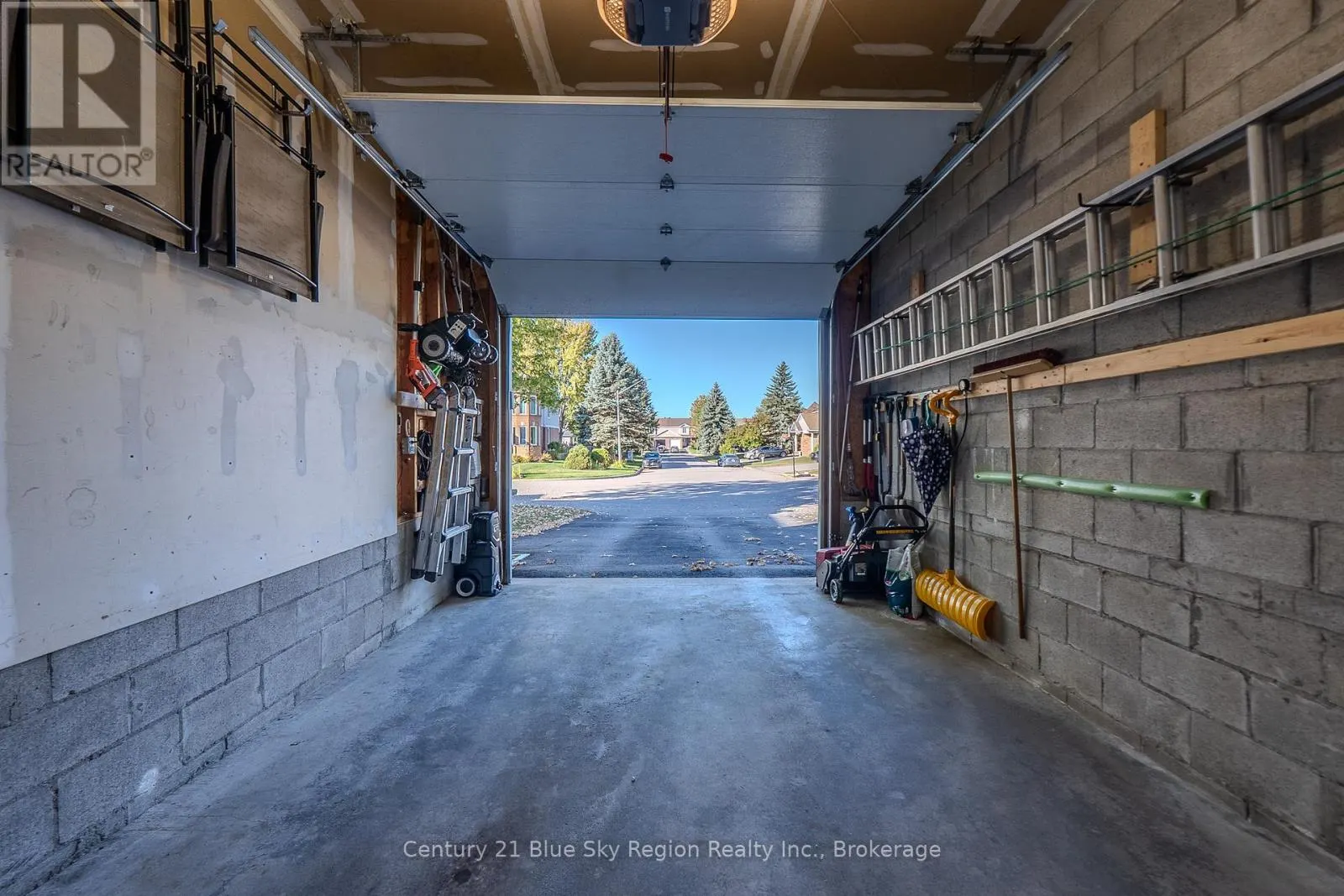 120 CLOVERBRAE CRESCENT