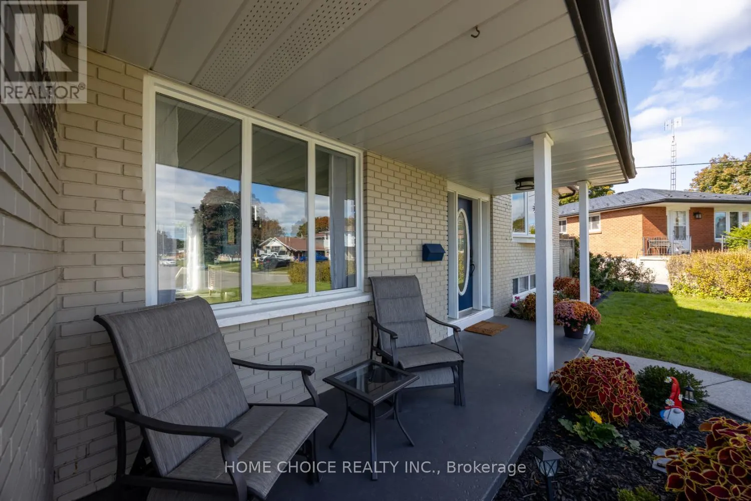 961 CURTIS CRESCENT