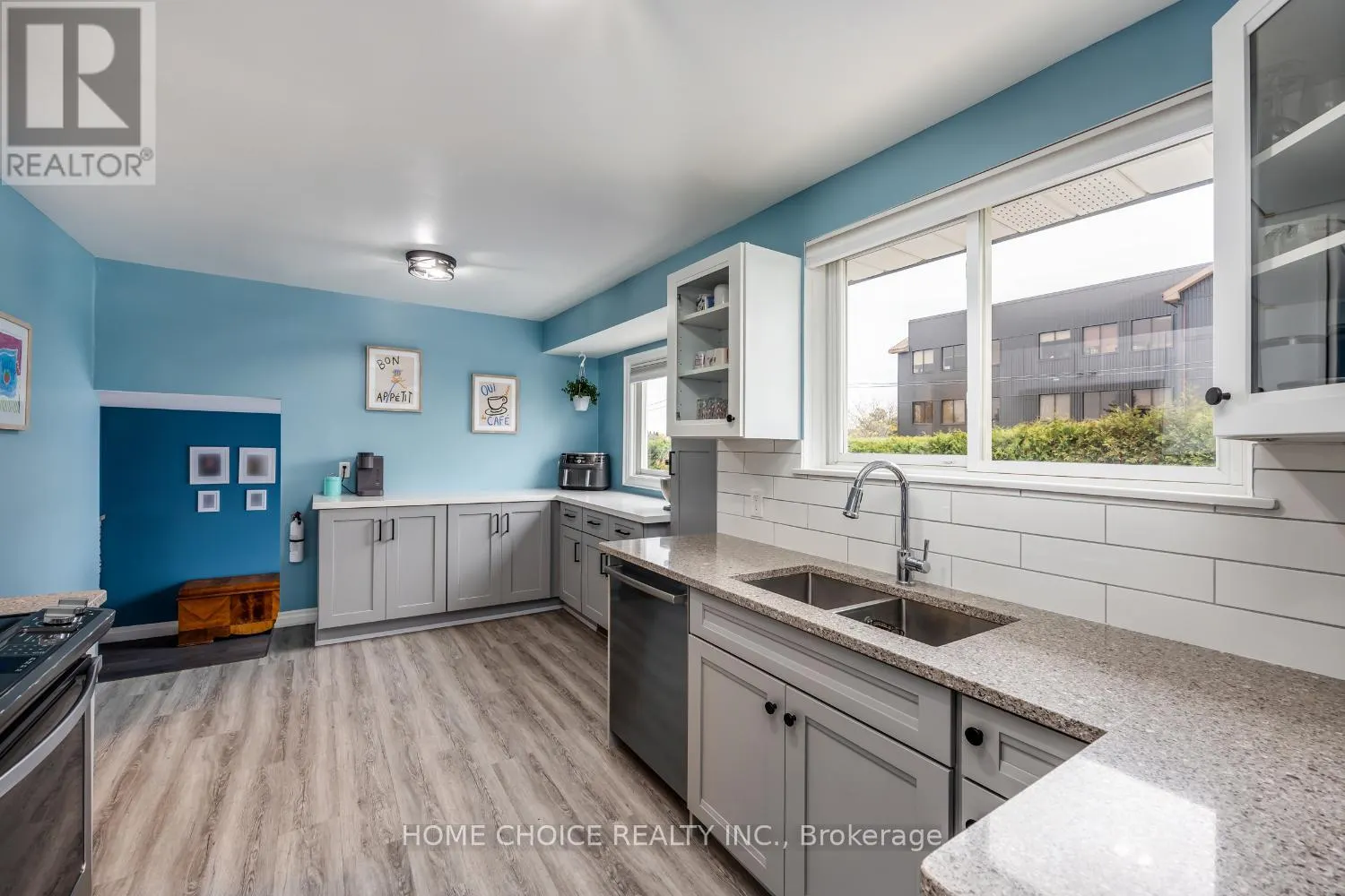 961 CURTIS CRESCENT
