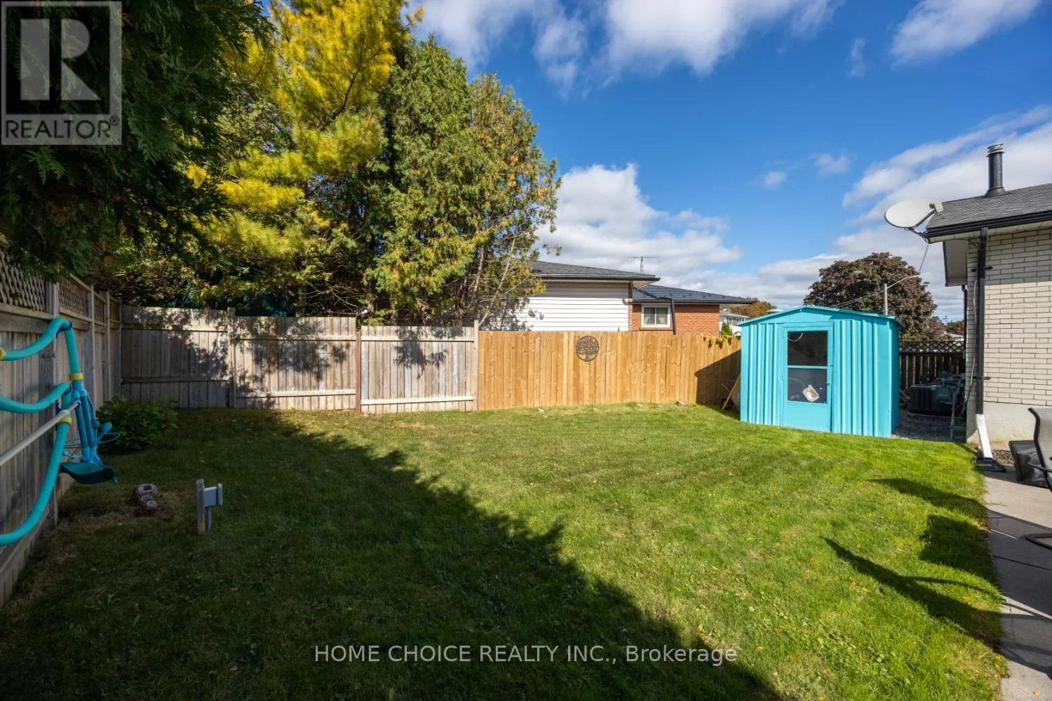 961 CURTIS CRESCENT
