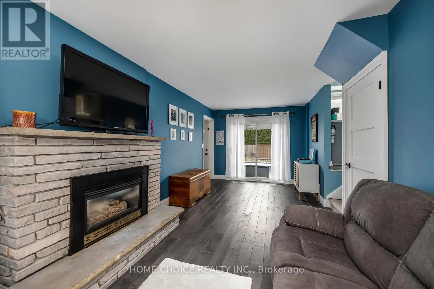 961 CURTIS CRESCENT