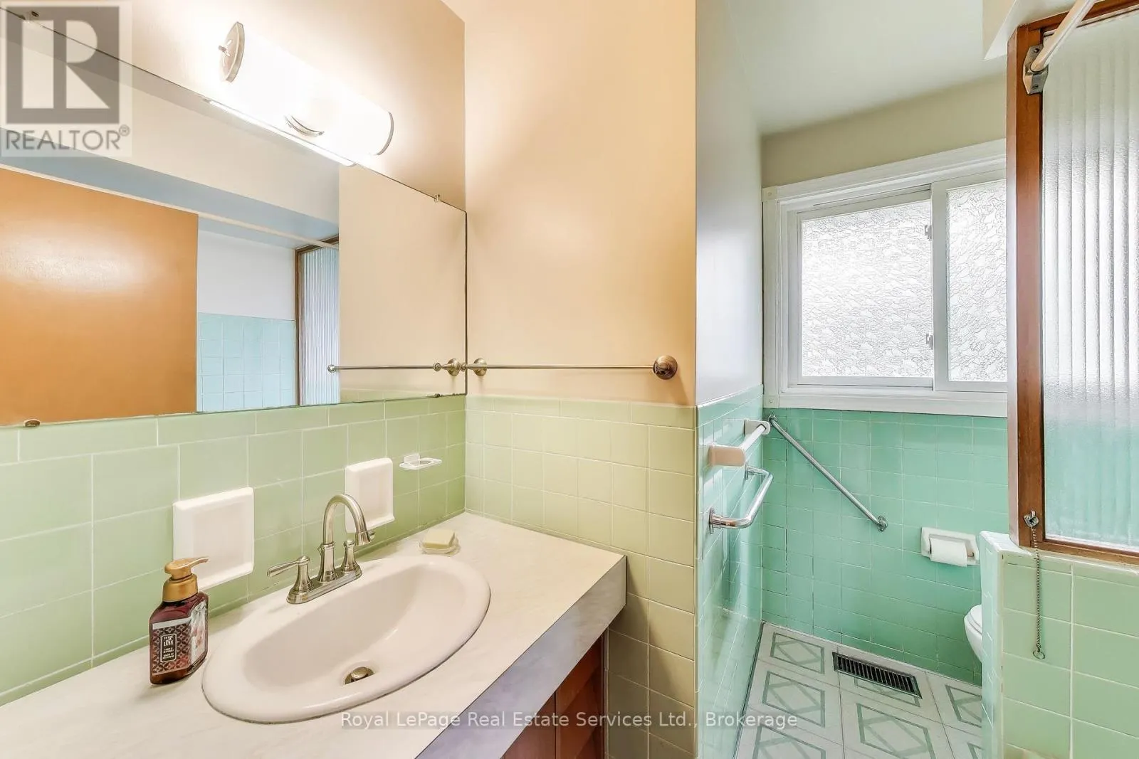 25 SANDRINGHAM AVENUE