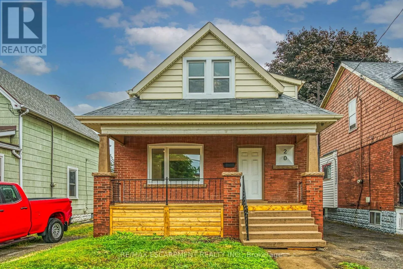 20 CROSTHWAITE AVENUE N