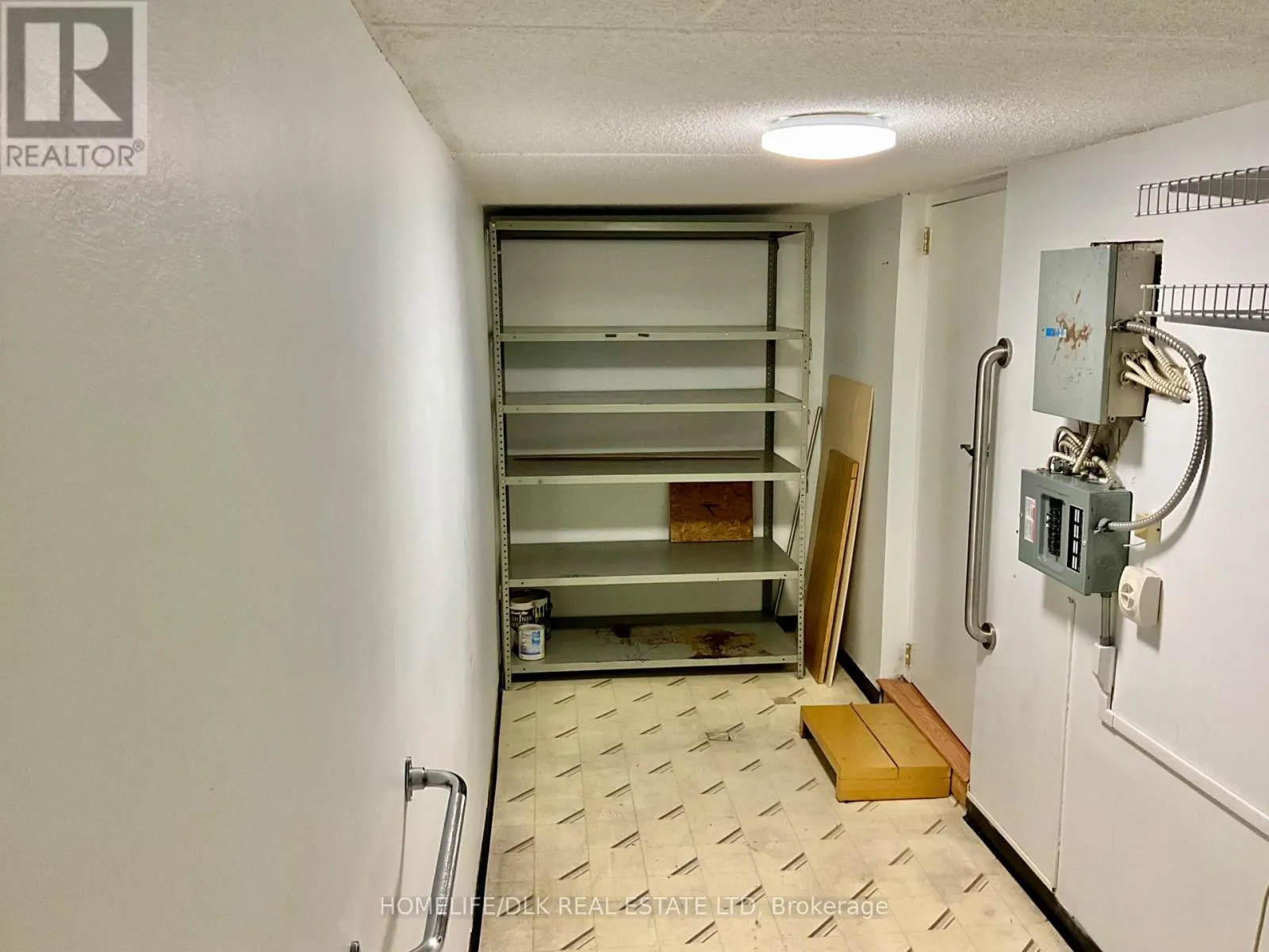 109 - 235 WATER STREET W