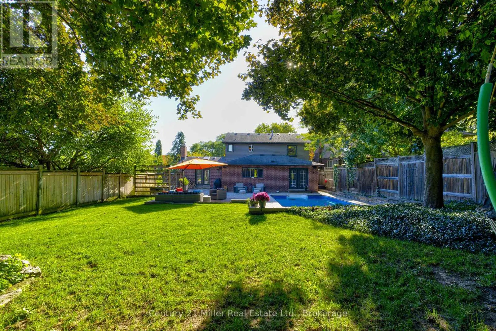 6 MAYS CRESCENT