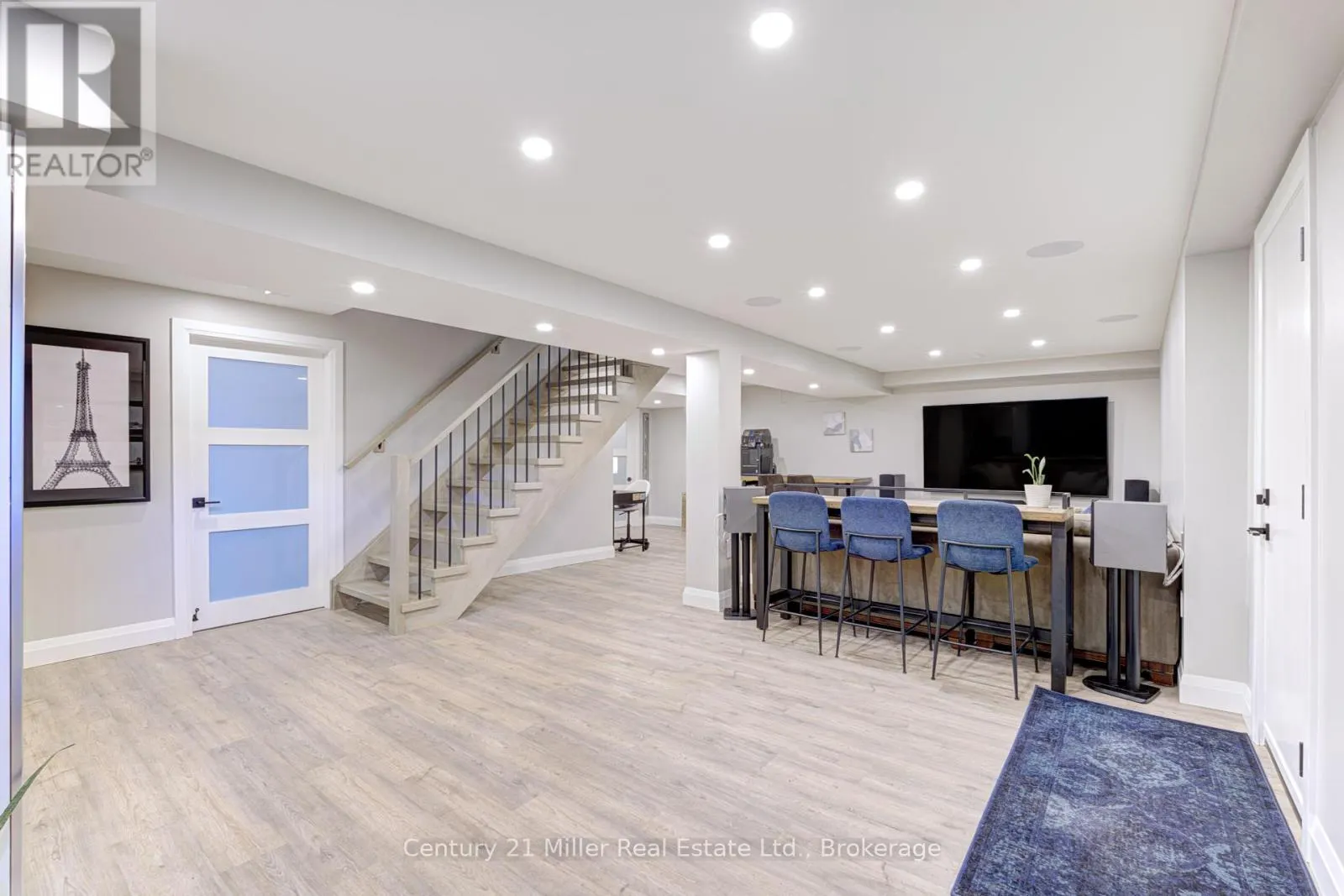 6 MAYS CRESCENT