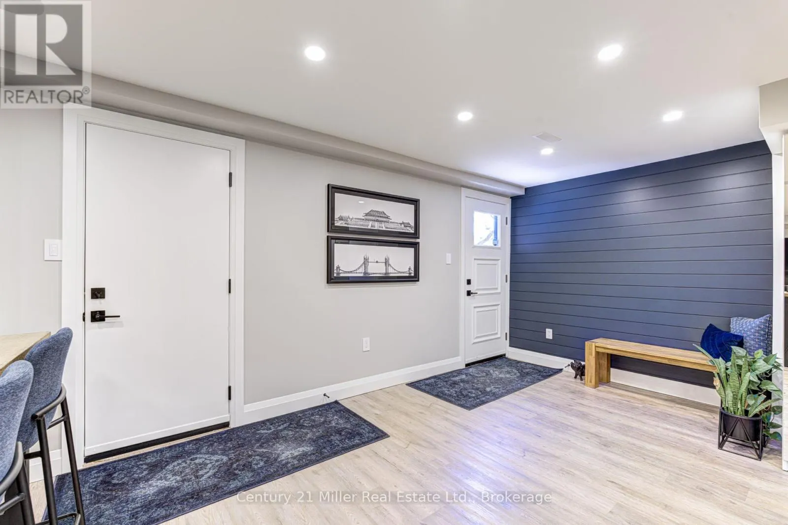 6 MAYS CRESCENT