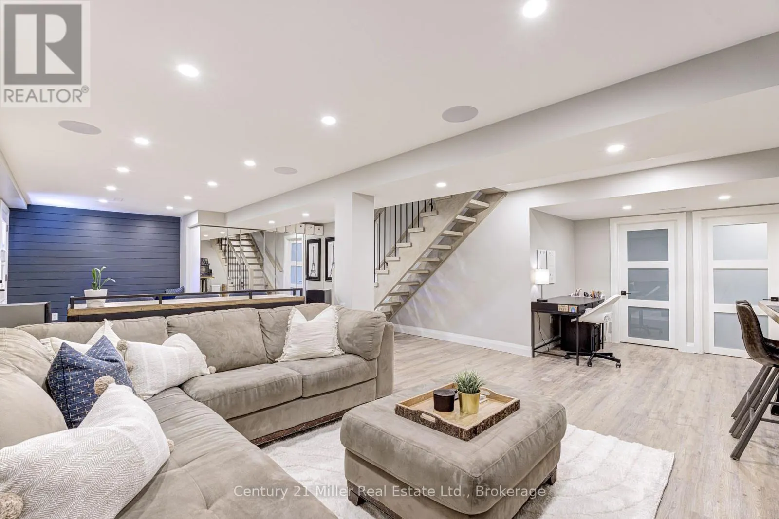 6 MAYS CRESCENT