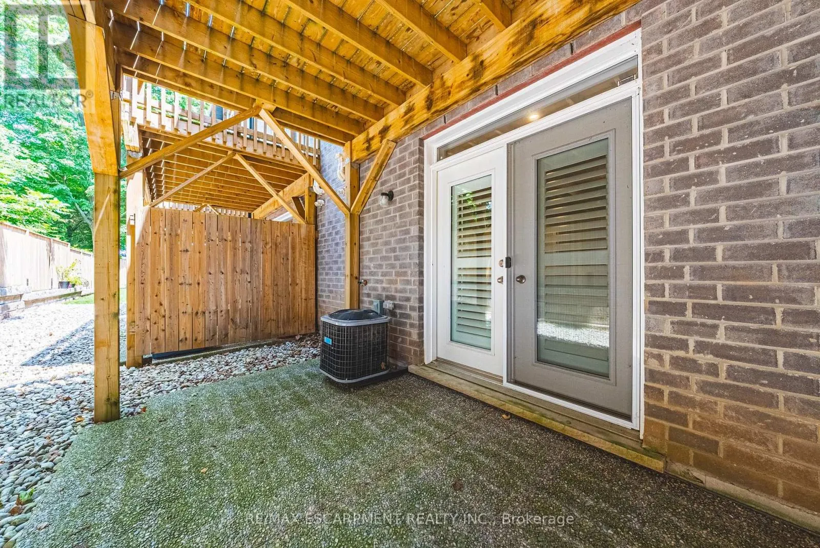 6 - 111 WILSON STREET E