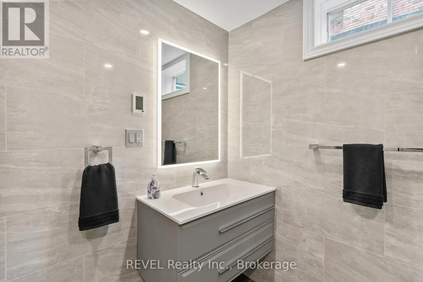 78 SOVEREIGN DRIVE