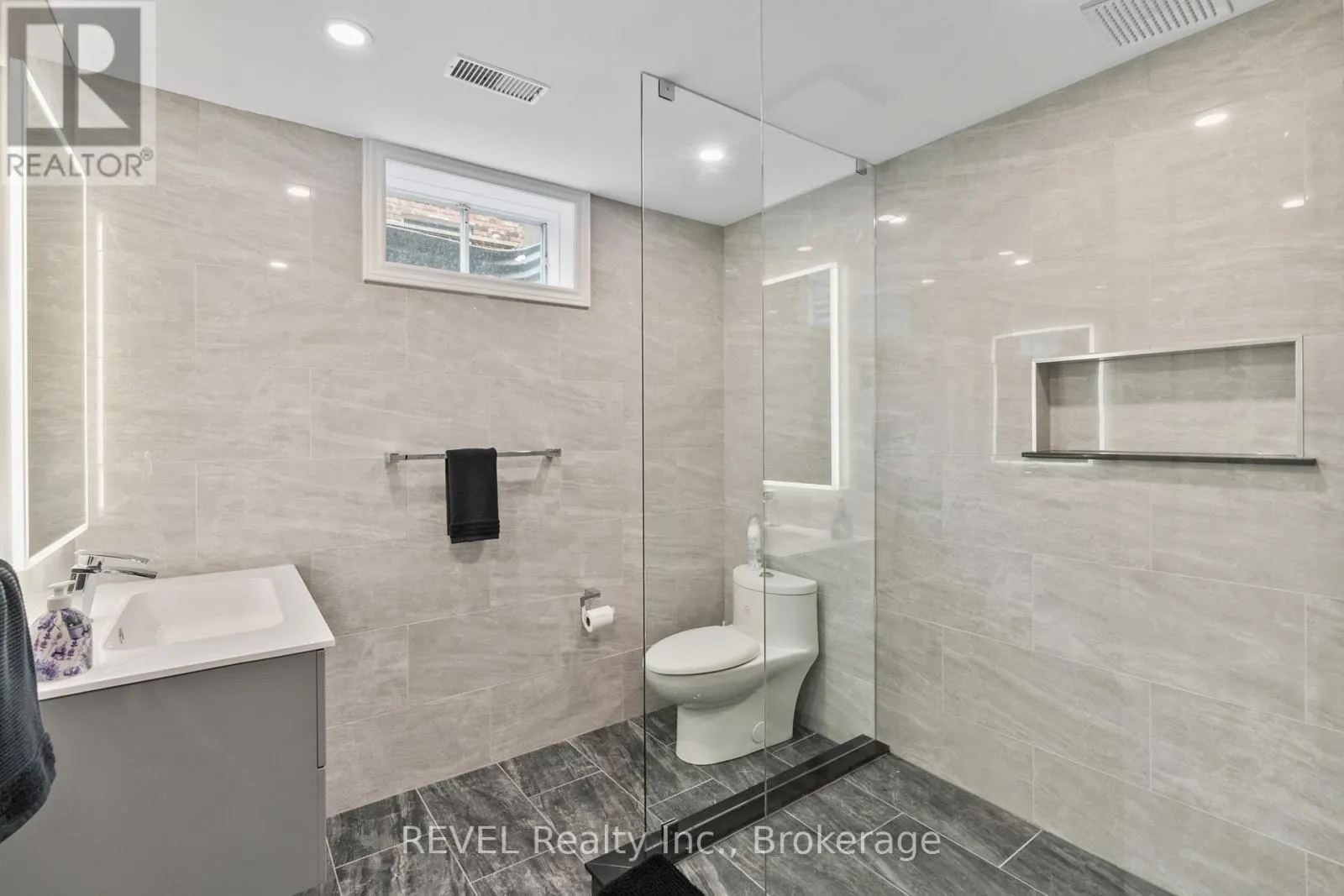 78 SOVEREIGN DRIVE