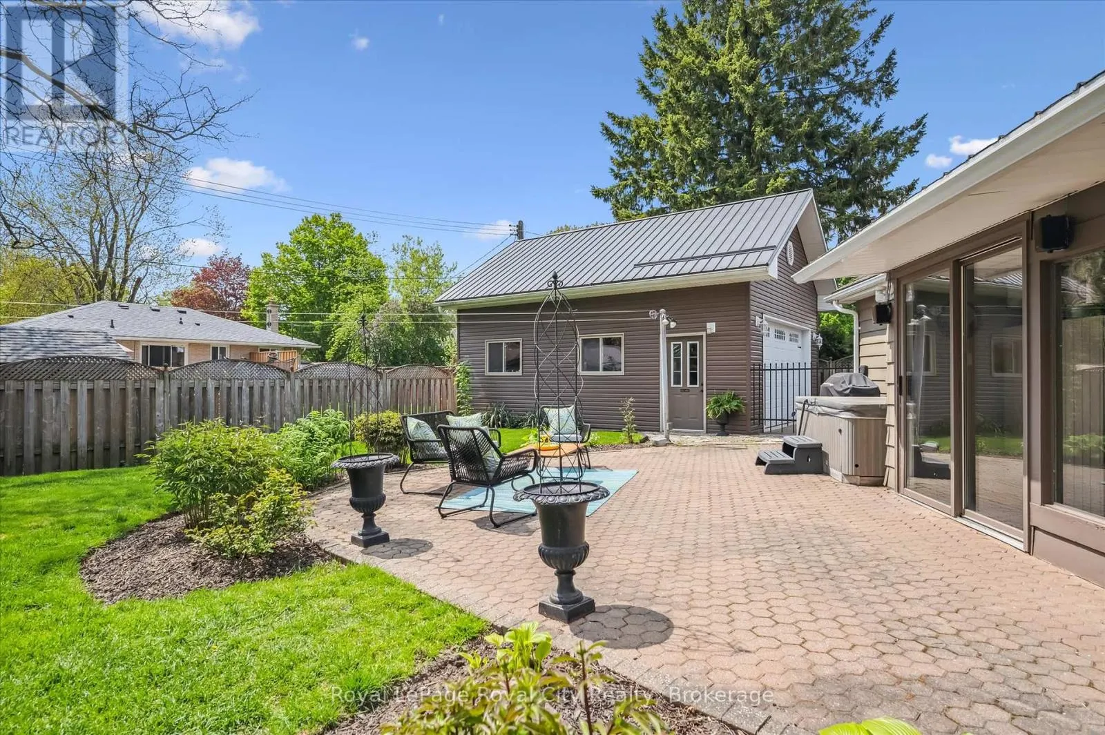 15 WELLINGTON DRIVE