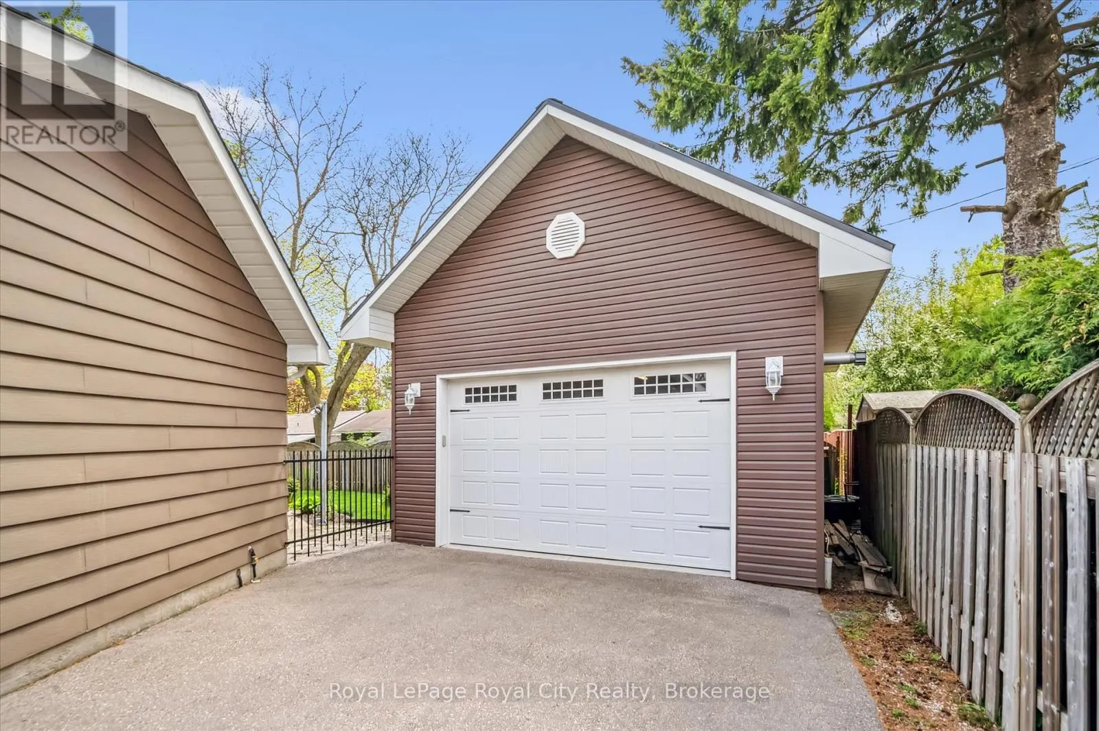 15 WELLINGTON DRIVE