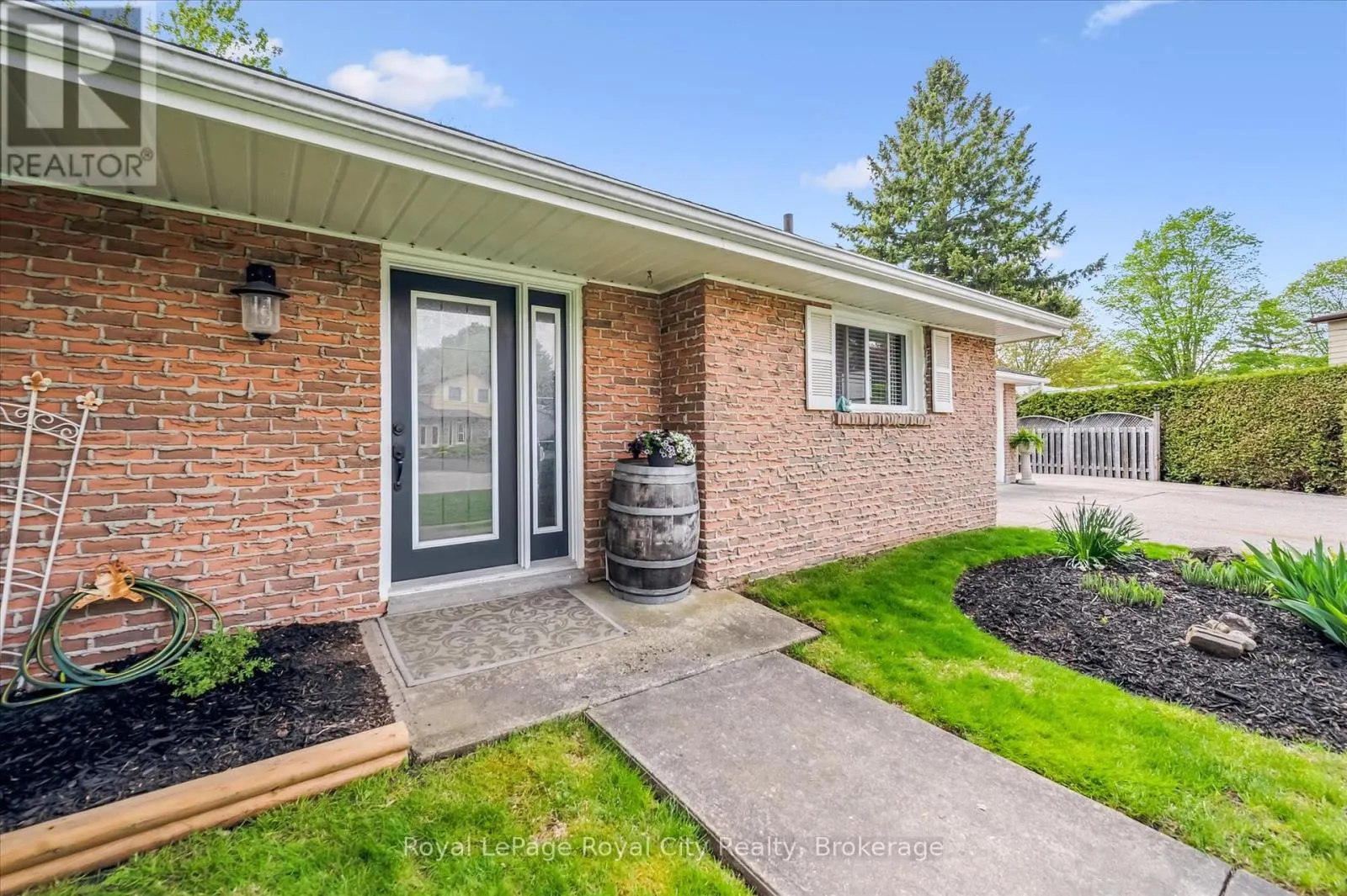 15 WELLINGTON DRIVE