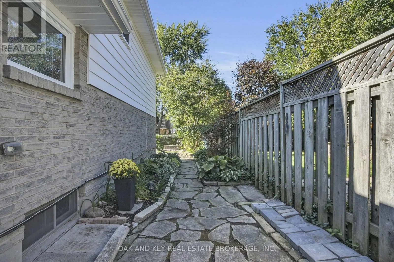 94 EDMUNDS CRESCENT