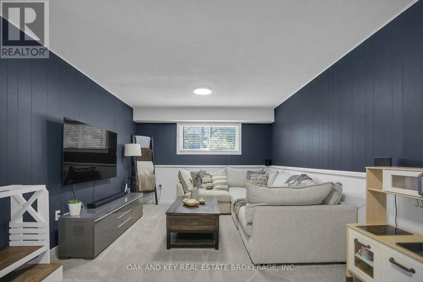 94 EDMUNDS CRESCENT