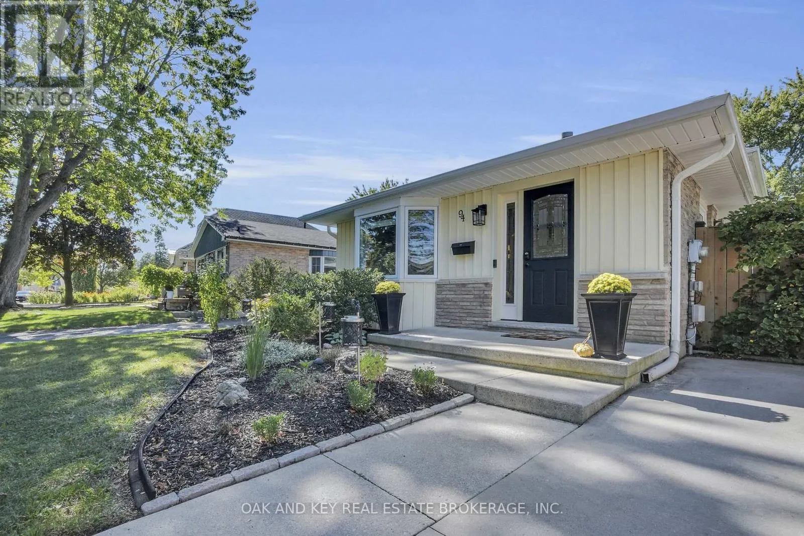 94 EDMUNDS CRESCENT