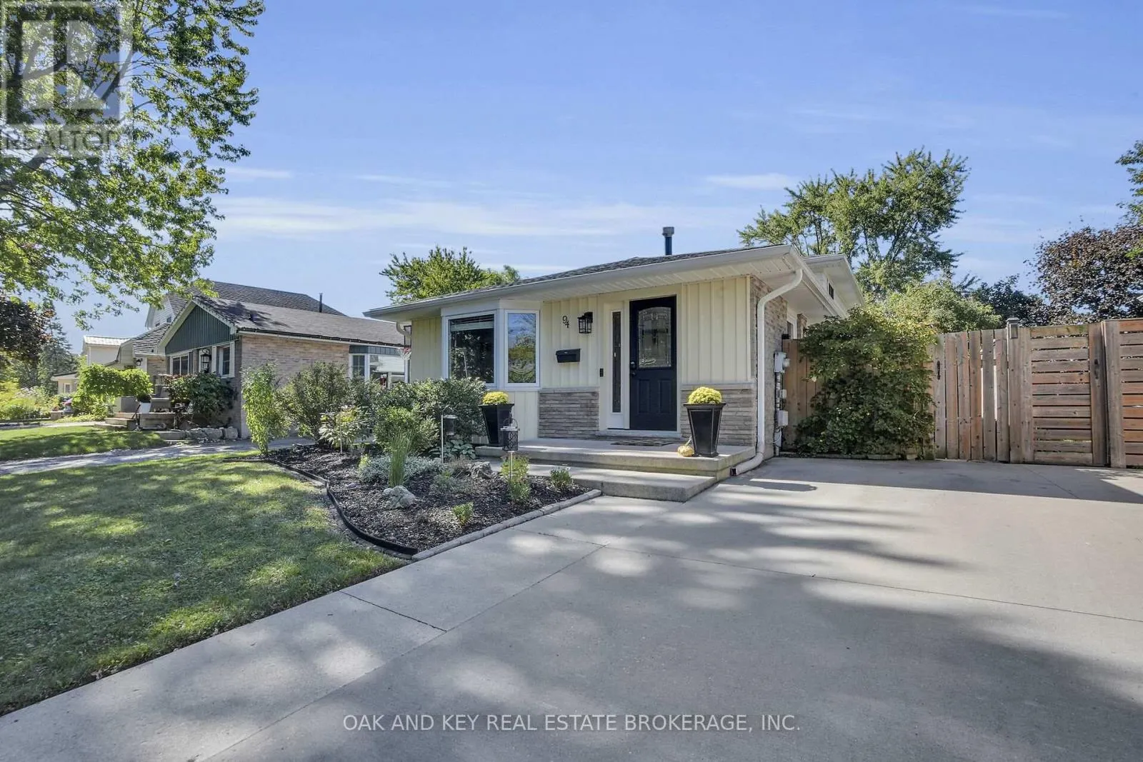 94 EDMUNDS CRESCENT