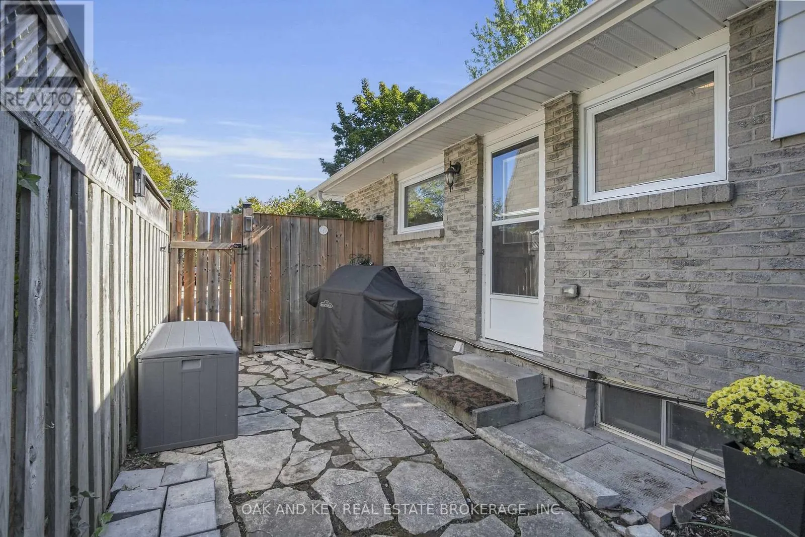 94 EDMUNDS CRESCENT