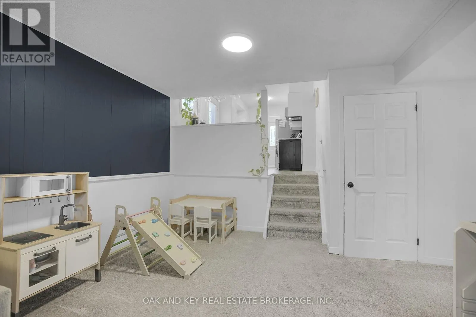 94 EDMUNDS CRESCENT