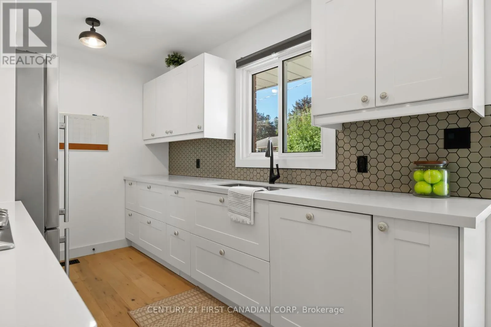 21 MARBENOR CRESCENT