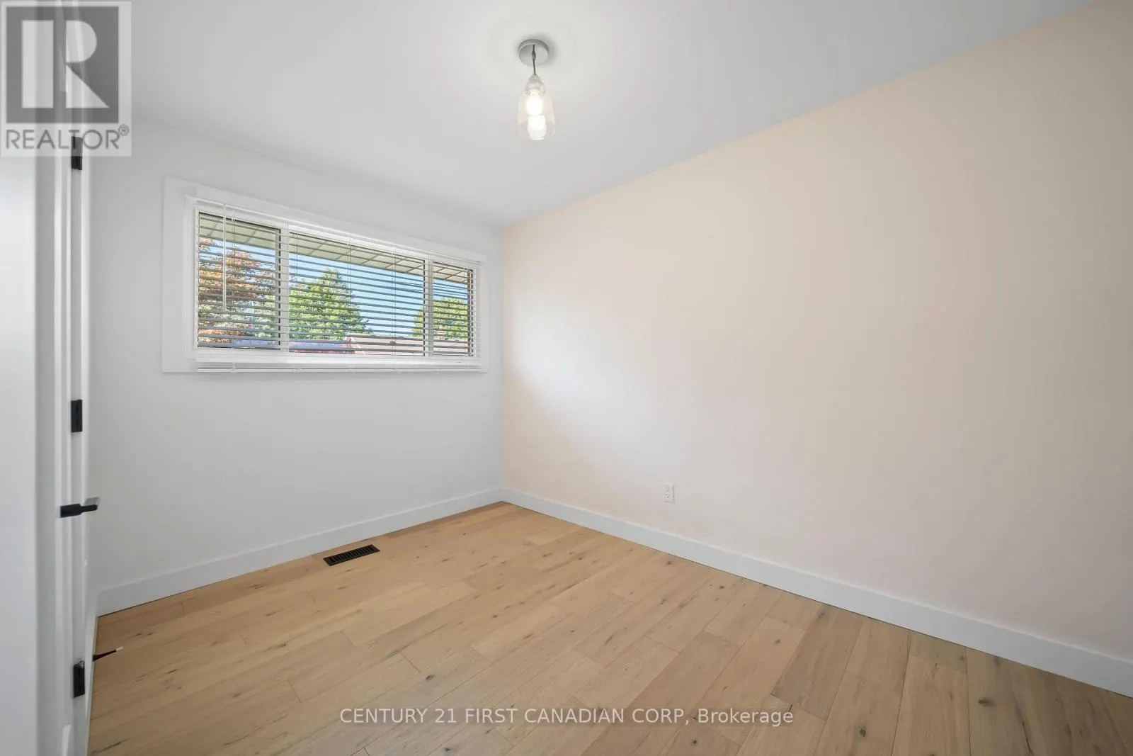 21 MARBENOR CRESCENT