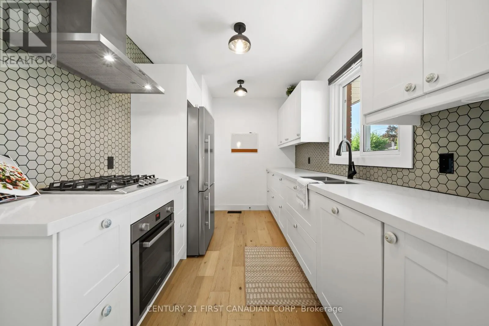 21 MARBENOR CRESCENT