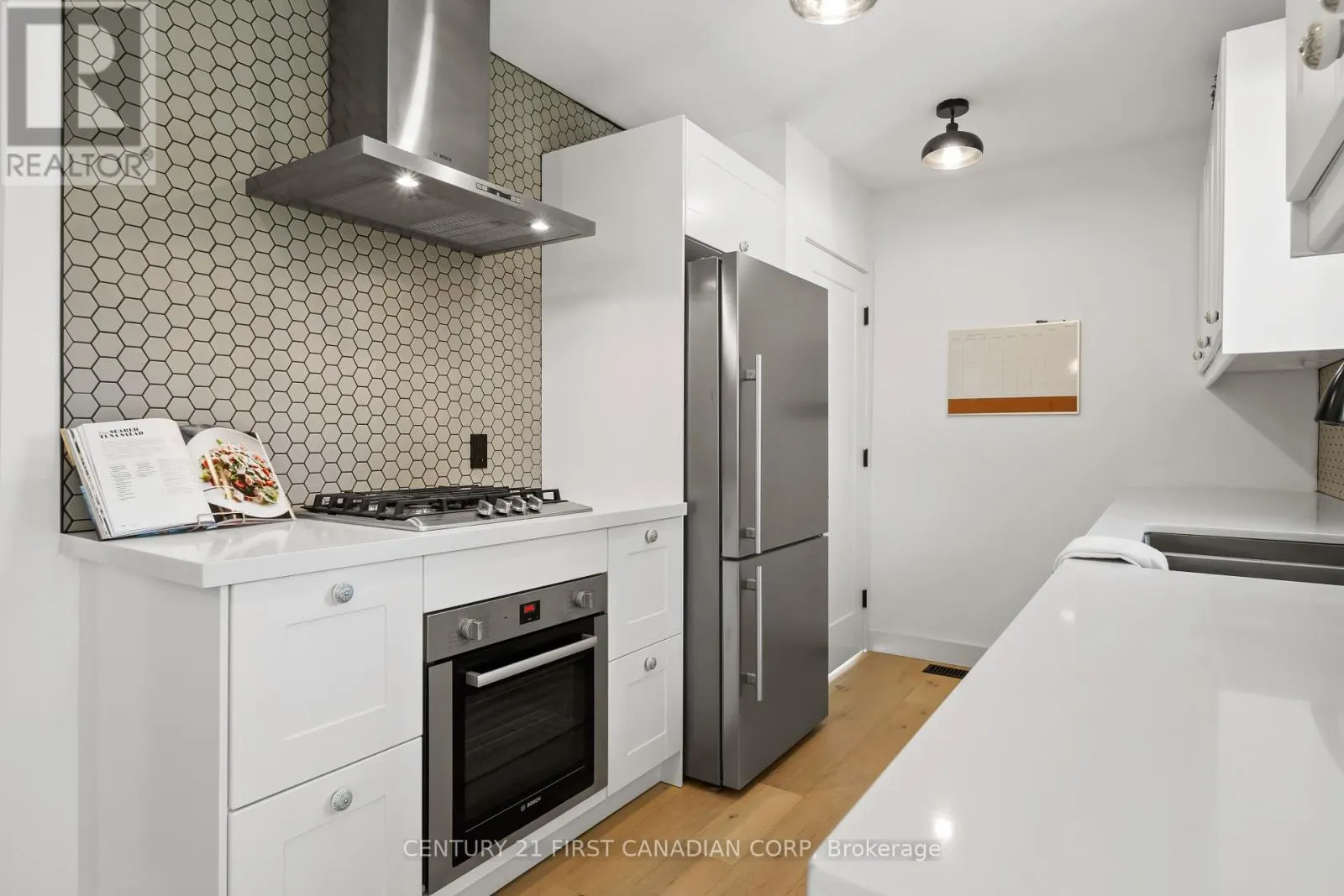 21 MARBENOR CRESCENT