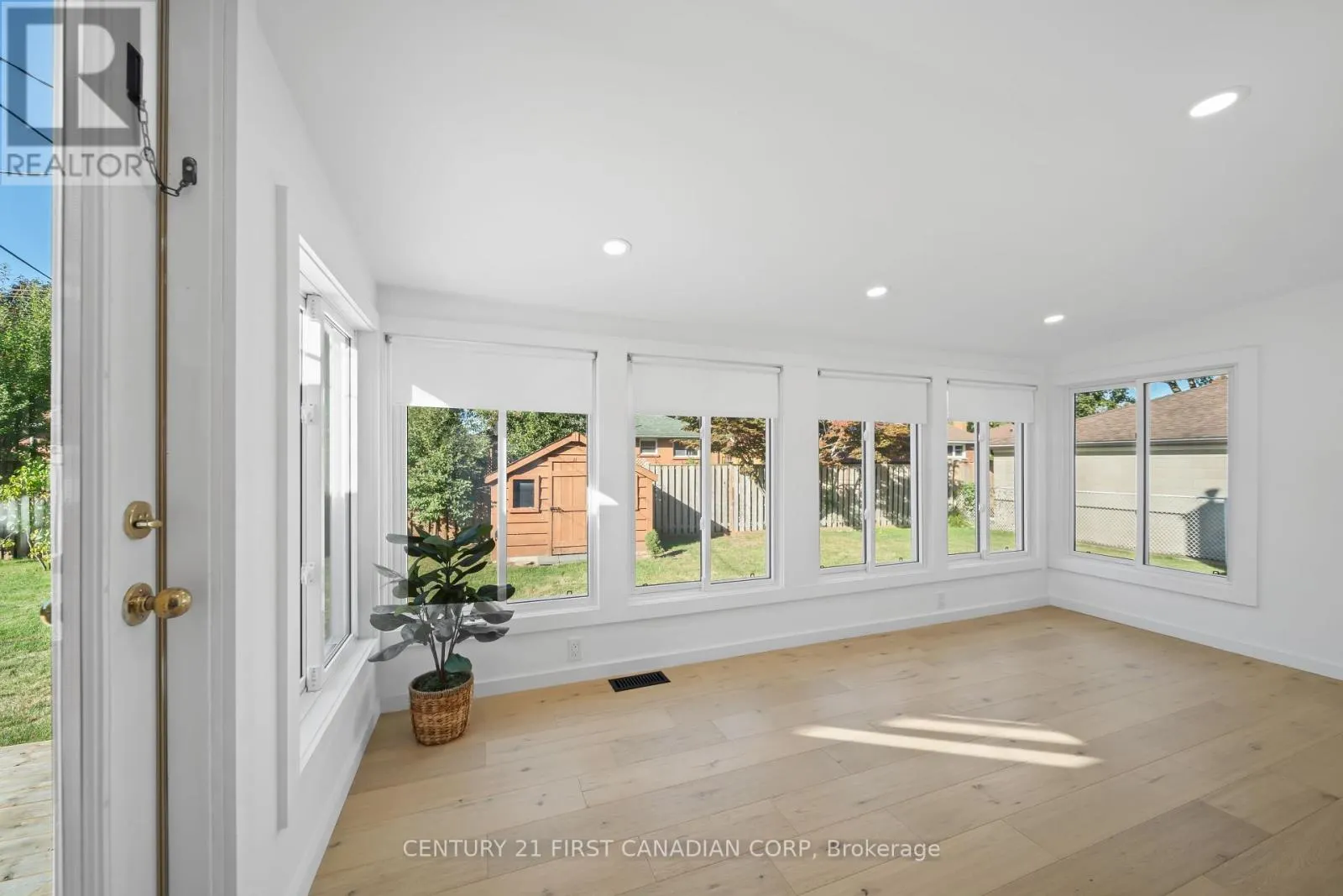 21 MARBENOR CRESCENT