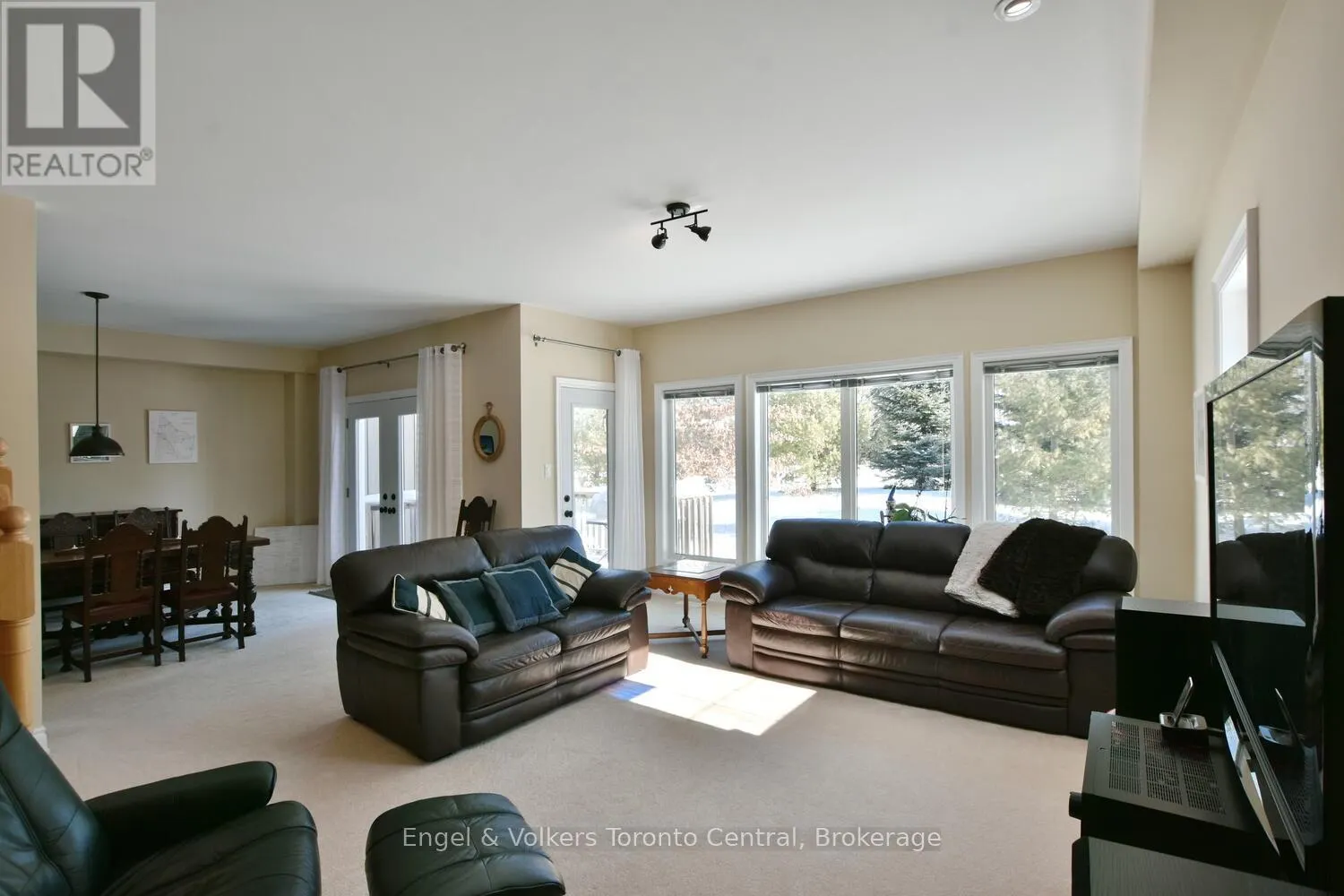 47 MEADOWBROOK LANE