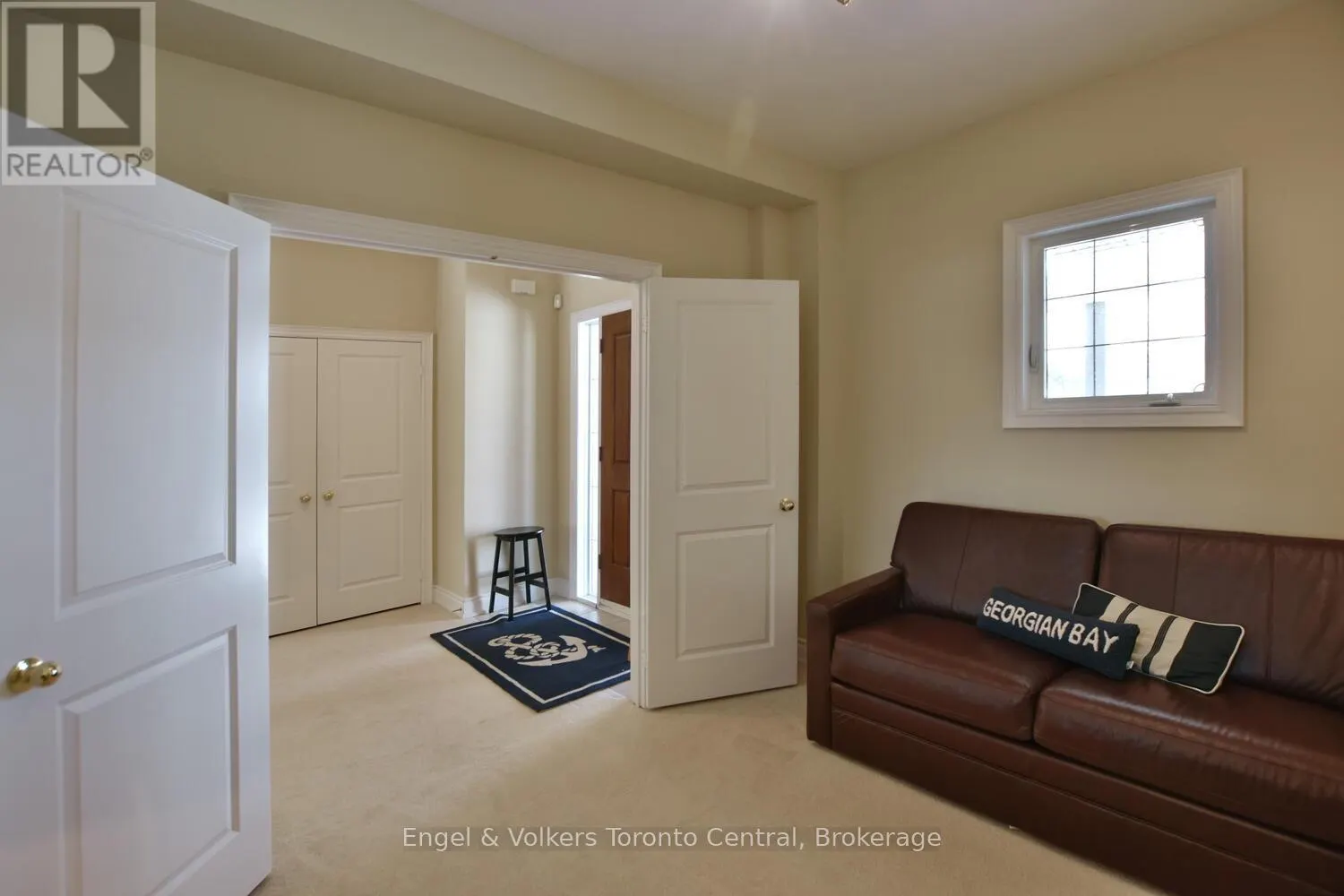 47 MEADOWBROOK LANE