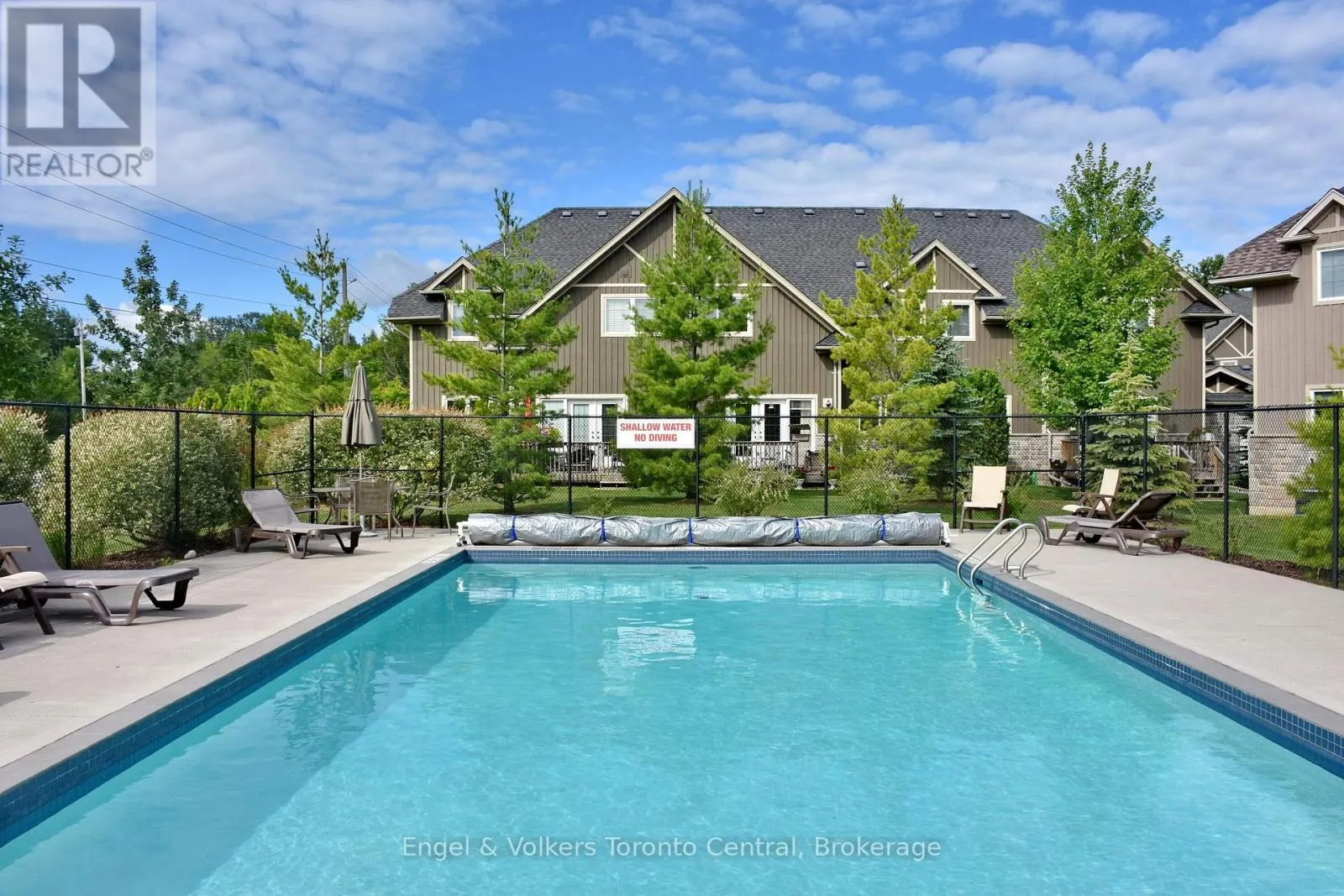 47 MEADOWBROOK LANE
