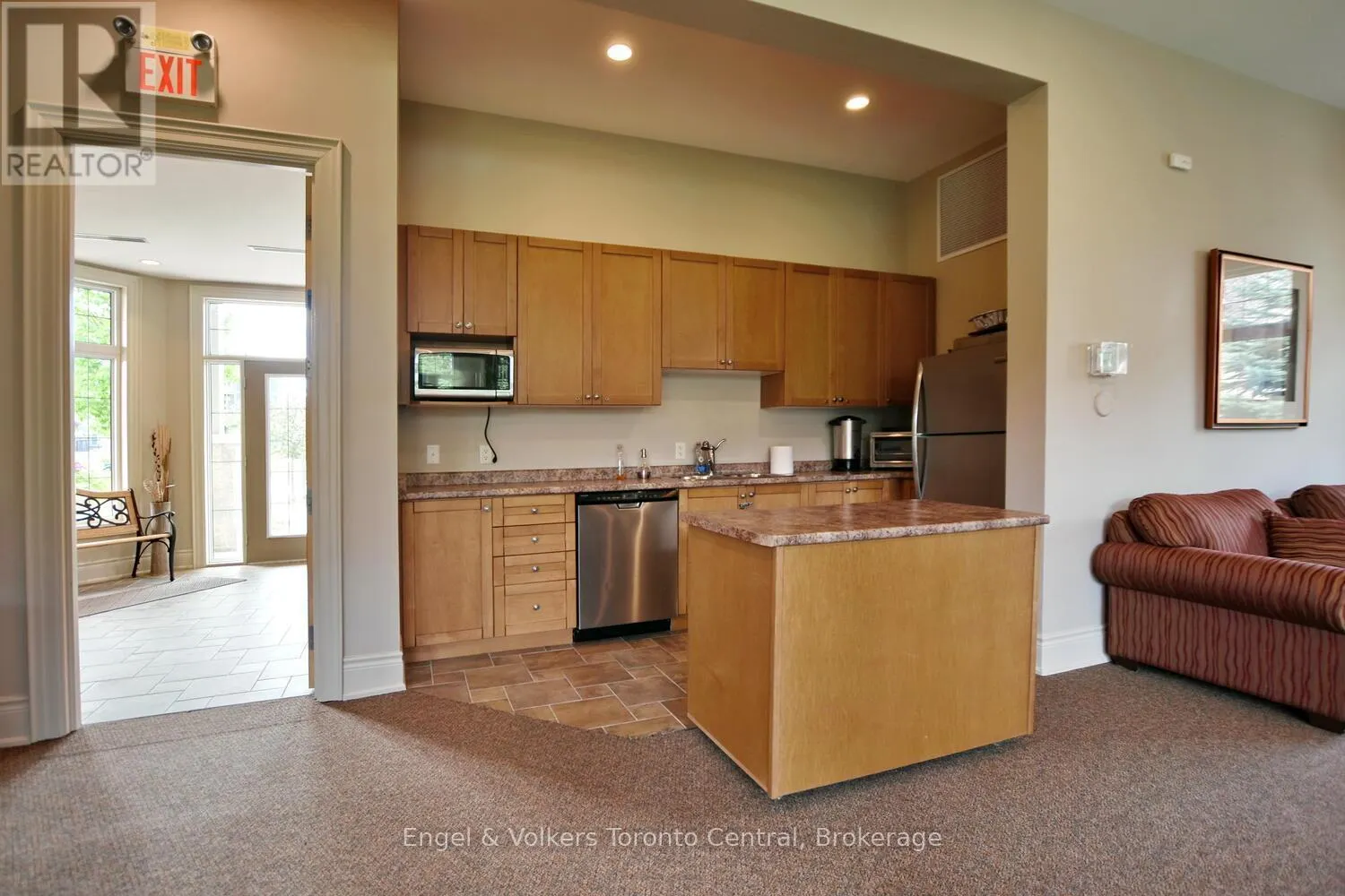 47 MEADOWBROOK LANE