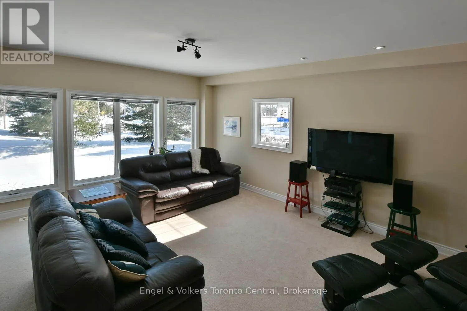 47 MEADOWBROOK LANE