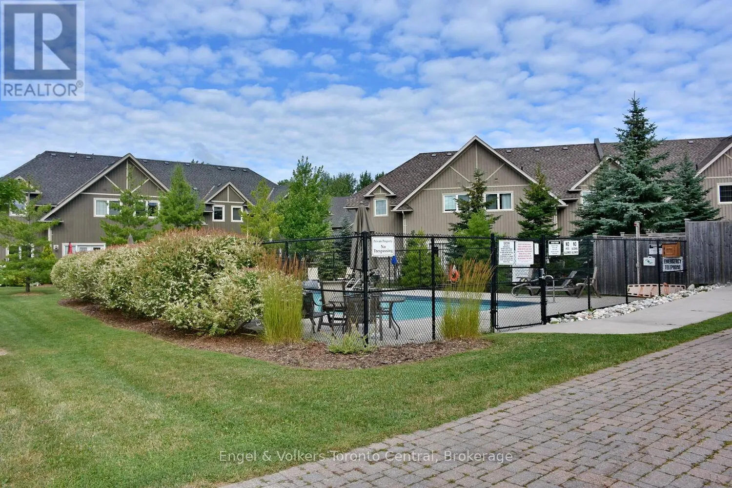 47 MEADOWBROOK LANE