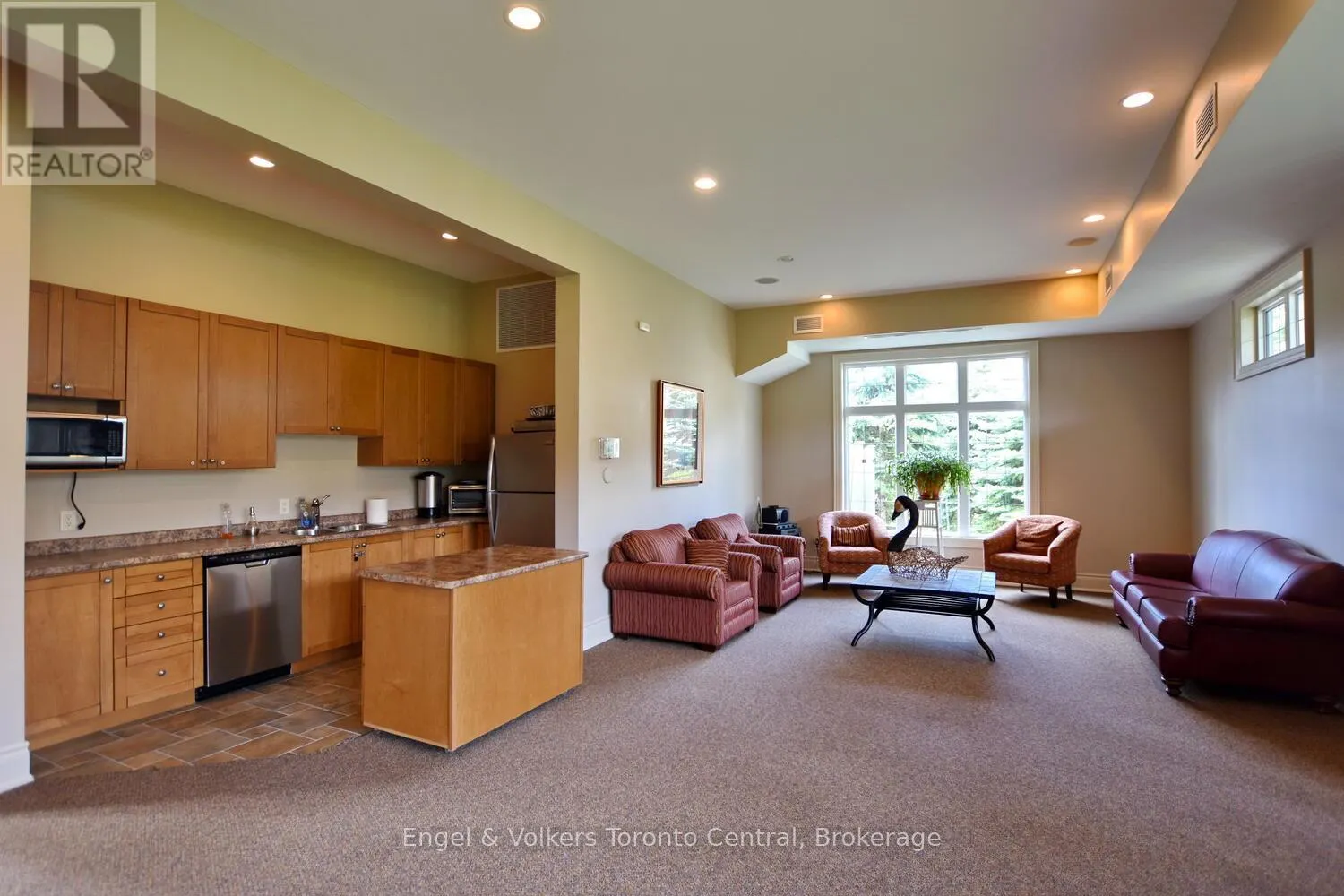 47 MEADOWBROOK LANE