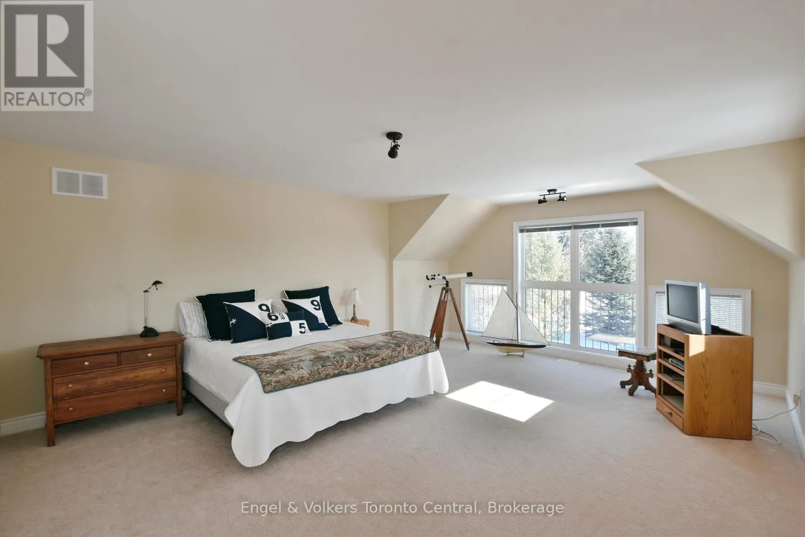 47 MEADOWBROOK LANE