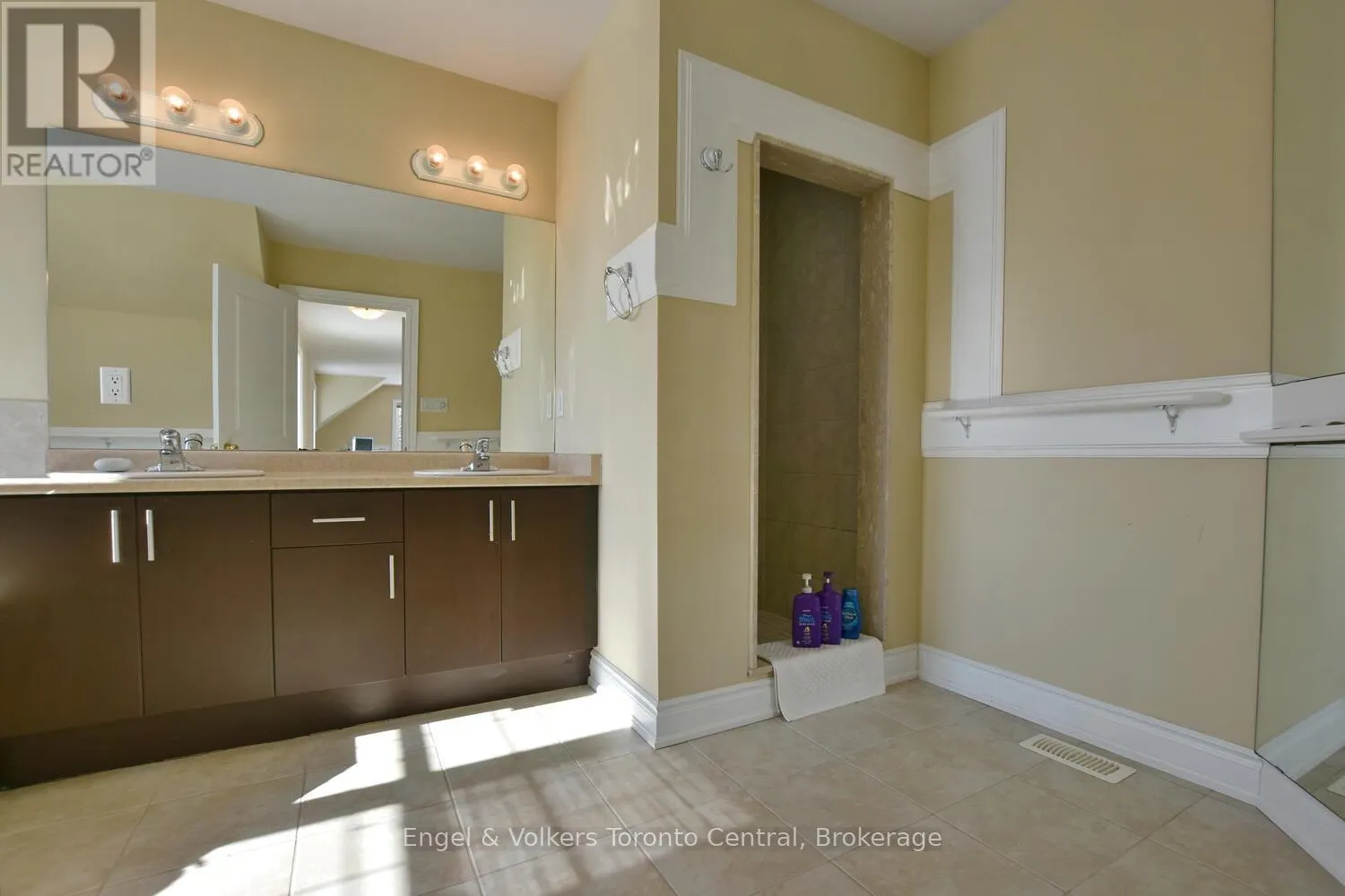 47 MEADOWBROOK LANE