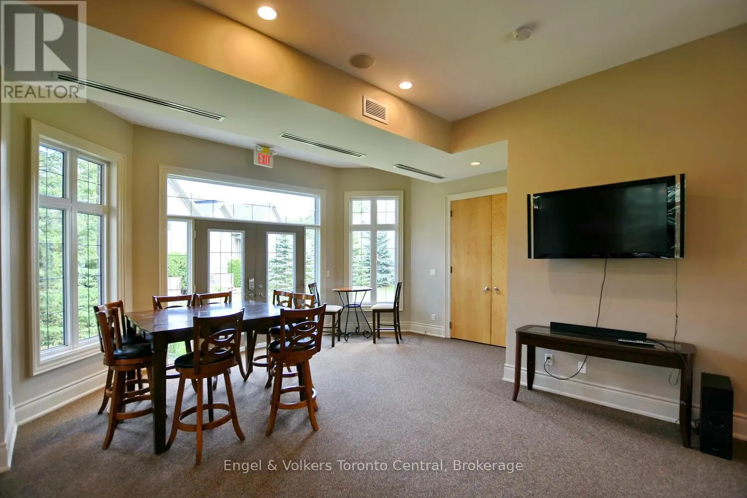 47 MEADOWBROOK LANE